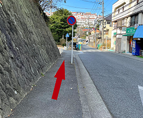 「逗子ヘルスケア前」バス停からの道順２