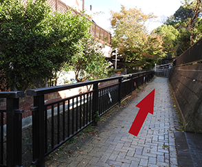 「小坪」バス停からの道順６